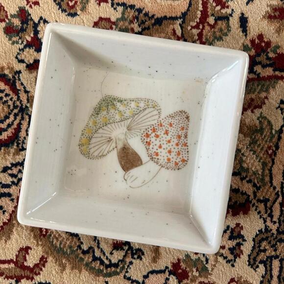 Otagiri Trinket Dish: Vintage Mushroom Theme - Picture 1 of 4